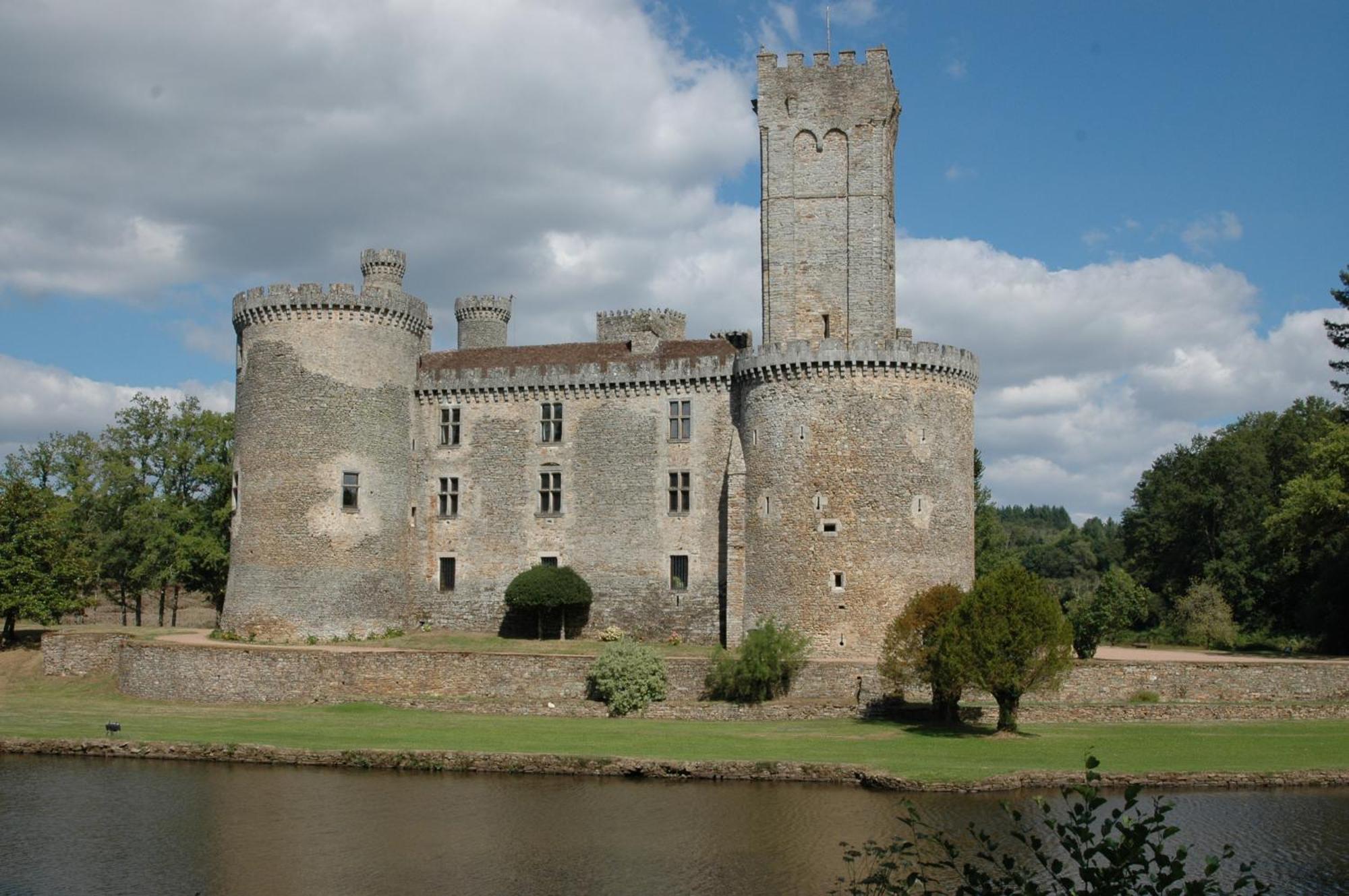 Hébergement de vacances D Hôtes Avec Piscine Dordogne 2-4-6-8-10 Personnes Bussière-Badil